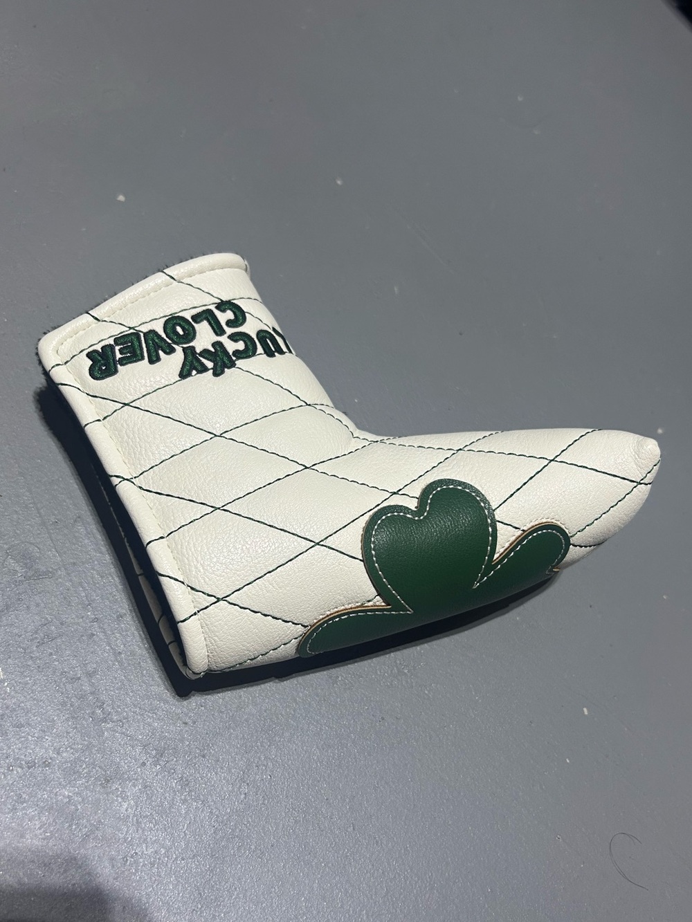 (NEW) Golf Blade Putter Lucky Clover Leather Magnetic Head Cover